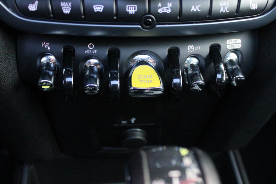 MINI Countryman 2.0 COOPER S E ALL4 UNTAMED | PANORAMISCH SCHUIF/KANTEL DAK | HARMAN KARDON PREMIUM AUDIO SYSTEM | FULL LEDEREN BEKLEDING | ELEKTRISCH BEDIENBARE VOORSTOELEN MET GEHEUGEN OP DE BESTUURDERSSTOEL | DRAADLOZE APPLE CARPLAY/ANDROID AUTO | DRAADLOZE TELEFOONLADER | NAVIGATIE | ACHTERUITRIJ CAMERA | FULL LED KOPLAMPEN | STOEL/VOORRUIT VERWARMING | 18" LICHTMETALEN VELGEN | HEAD UP DISPLAY | ADAPTIVE CRUISE CONTROL | UNION JACK ACHTERLICHTEN | KEYLESS ENTRY/START |
