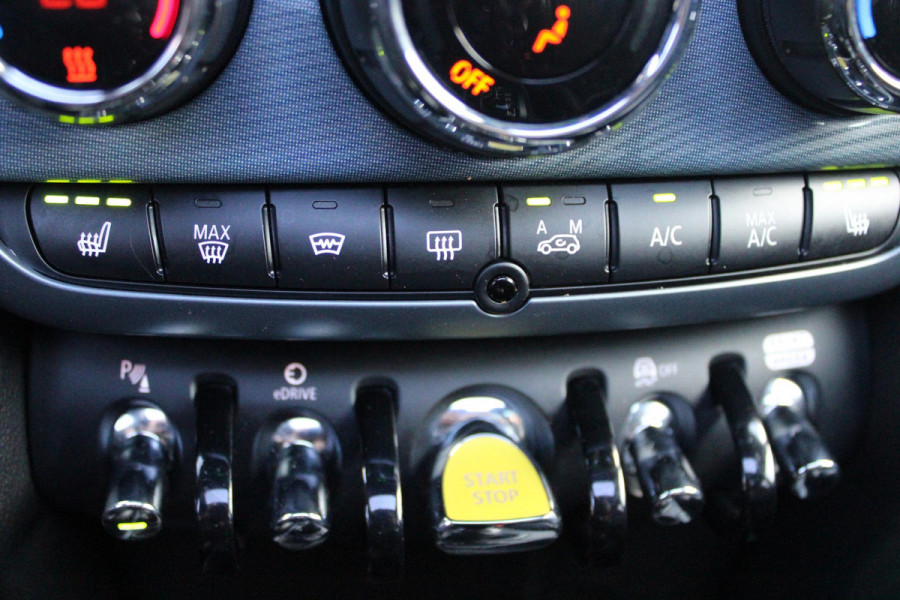 MINI Countryman 2.0 COOPER S E ALL4 UNTAMED | PANORAMISCH SCHUIF/KANTEL DAK | HARMAN KARDON PREMIUM AUDIO SYSTEM | FULL LEDEREN BEKLEDING | ELEKTRISCH BEDIENBARE VOORSTOELEN MET GEHEUGEN OP DE BESTUURDERSSTOEL | DRAADLOZE APPLE CARPLAY/ANDROID AUTO | DRAADLOZE TELEFOONLADER | NAVIGATIE | ACHTERUITRIJ CAMERA | FULL LED KOPLAMPEN | STOEL/VOORRUIT VERWARMING | 18" LICHTMETALEN VELGEN | HEAD UP DISPLAY | ADAPTIVE CRUISE CONTROL | UNION JACK ACHTERLICHTEN | KEYLESS ENTRY/START |