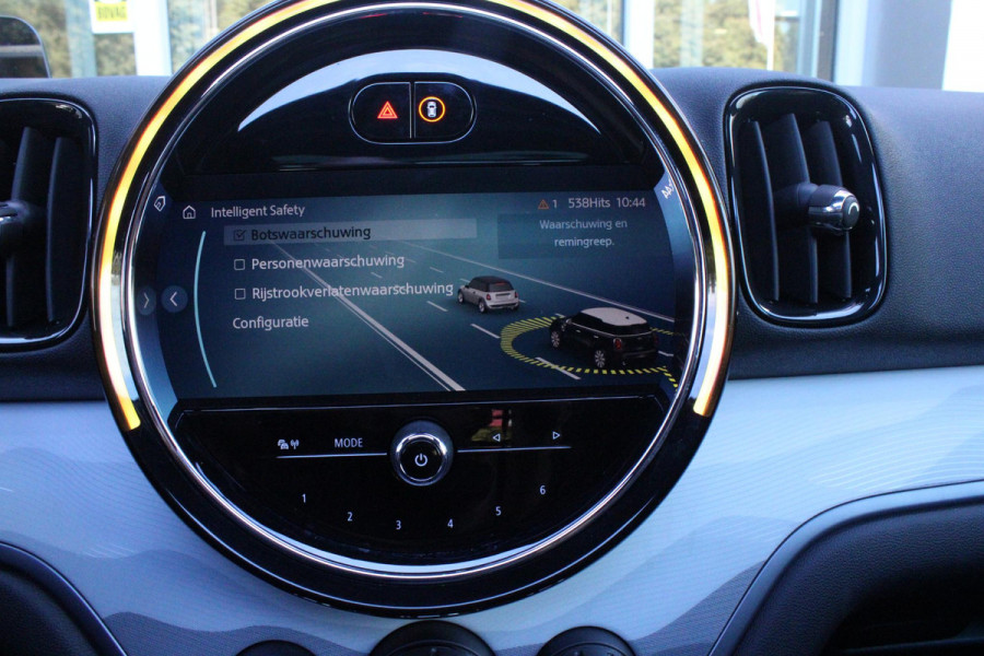 MINI Countryman 2.0 COOPER S E ALL4 UNTAMED | PANORAMISCH SCHUIF/KANTEL DAK | HARMAN KARDON PREMIUM AUDIO SYSTEM | FULL LEDEREN BEKLEDING | ELEKTRISCH BEDIENBARE VOORSTOELEN MET GEHEUGEN OP DE BESTUURDERSSTOEL | DRAADLOZE APPLE CARPLAY/ANDROID AUTO | DRAADLOZE TELEFOONLADER | NAVIGATIE | ACHTERUITRIJ CAMERA | FULL LED KOPLAMPEN | STOEL/VOORRUIT VERWARMING | 18" LICHTMETALEN VELGEN | HEAD UP DISPLAY | ADAPTIVE CRUISE CONTROL | UNION JACK ACHTERLICHTEN | KEYLESS ENTRY/START |
