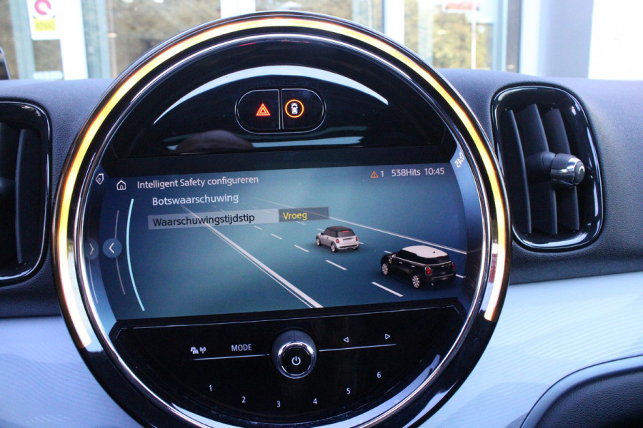 MINI Countryman 2.0 COOPER S E ALL4 UNTAMED | PANORAMISCH SCHUIF/KANTEL DAK | HARMAN KARDON PREMIUM AUDIO SYSTEM | FULL LEDEREN BEKLEDING | ELEKTRISCH BEDIENBARE VOORSTOELEN MET GEHEUGEN OP DE BESTUURDERSSTOEL | DRAADLOZE APPLE CARPLAY/ANDROID AUTO | DRAADLOZE TELEFOONLADER | NAVIGATIE | ACHTERUITRIJ CAMERA | FULL LED KOPLAMPEN | STOEL/VOORRUIT VERWARMING | 18" LICHTMETALEN VELGEN | HEAD UP DISPLAY | ADAPTIVE CRUISE CONTROL | UNION JACK ACHTERLICHTEN | KEYLESS ENTRY/START |
