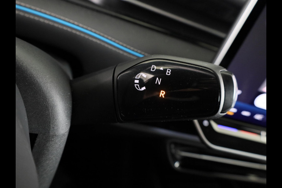 Volkswagen ID.7 Pro Business 77 kWh 286 PK | Warmtepomp | 20 Inch | Camera | Navigatie