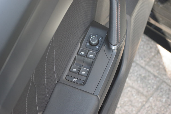 CUPRA Leon Sportstourer 1.4 e-Hybrid 245 PK VZ Copper Edition PHEV, Trekhaak, Adap. Cruise Control, Camera