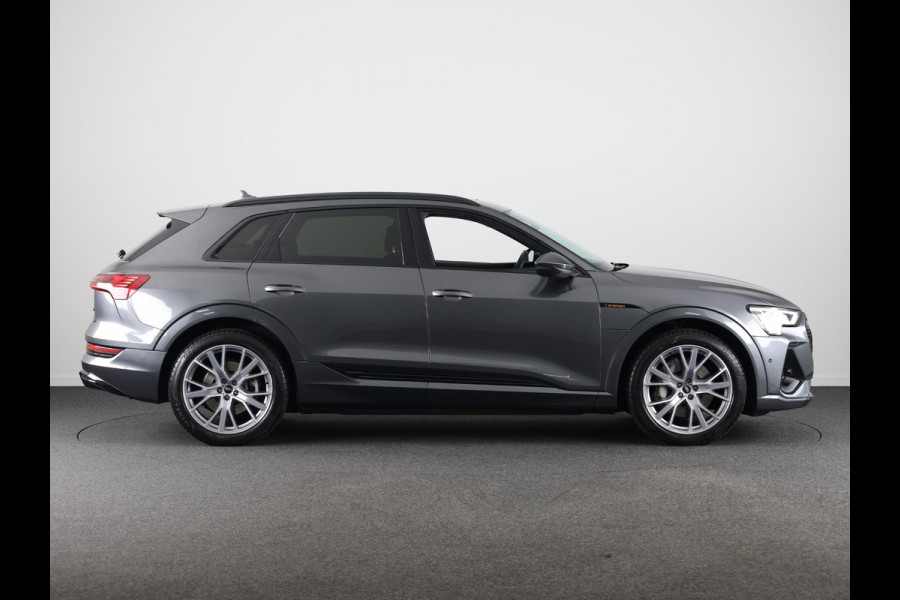 Audi e-tron 55 quattro S-line 95 kWh 408 pk | SoH 93% | Navigatie | Panorama dak | Parkeersensoren ( park assist ) | Achteruitrijcamera