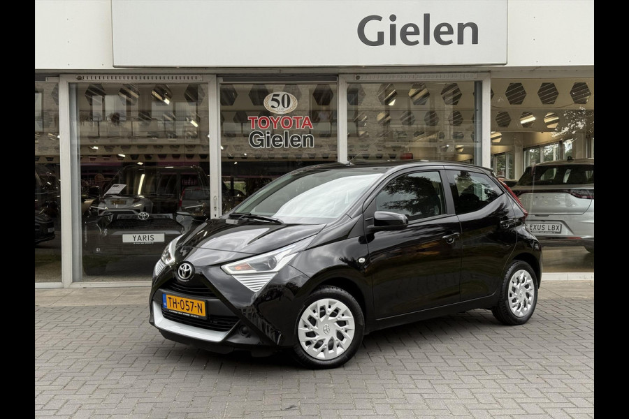 Toyota Aygo 1.0 VVT-i X-Play Automaat | Eerste eigenaar, Apple CarPlay/Android Auto, Parkeercamera, Airco, In hoogte verstelbare stoel