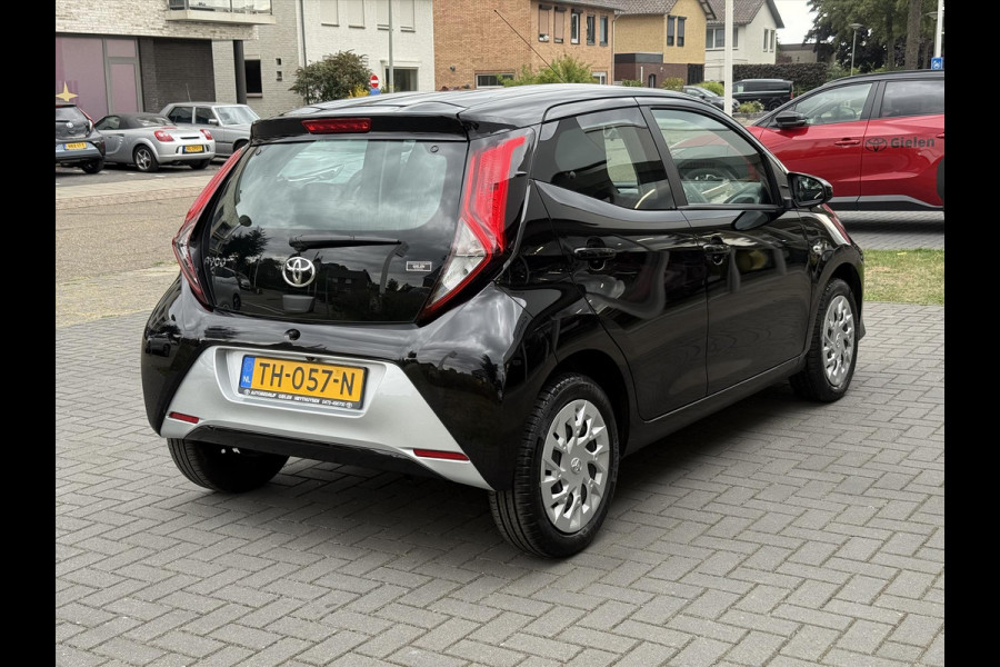 Toyota Aygo 1.0 VVT-i X-Play Automaat | Eerste eigenaar, Apple CarPlay/Android Auto, Parkeercamera, Airco, In hoogte verstelbare stoel