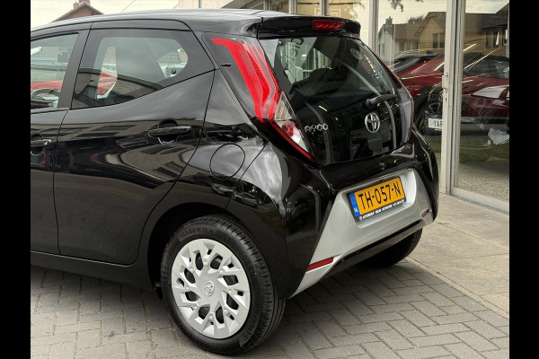 Toyota Aygo 1.0 VVT-i X-Play Automaat | Eerste eigenaar, Apple CarPlay/Android Auto, Parkeercamera, Airco, In hoogte verstelbare stoel