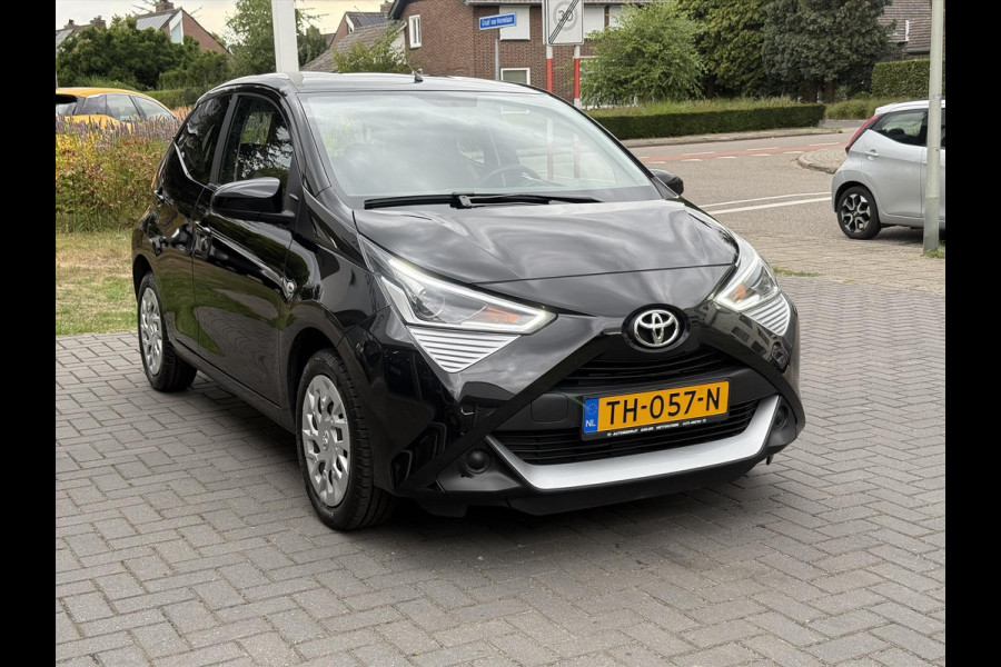 Toyota Aygo 1.0 VVT-i X-Play Automaat | Eerste eigenaar, Apple CarPlay/Android Auto, Parkeercamera, Airco, In hoogte verstelbare stoel