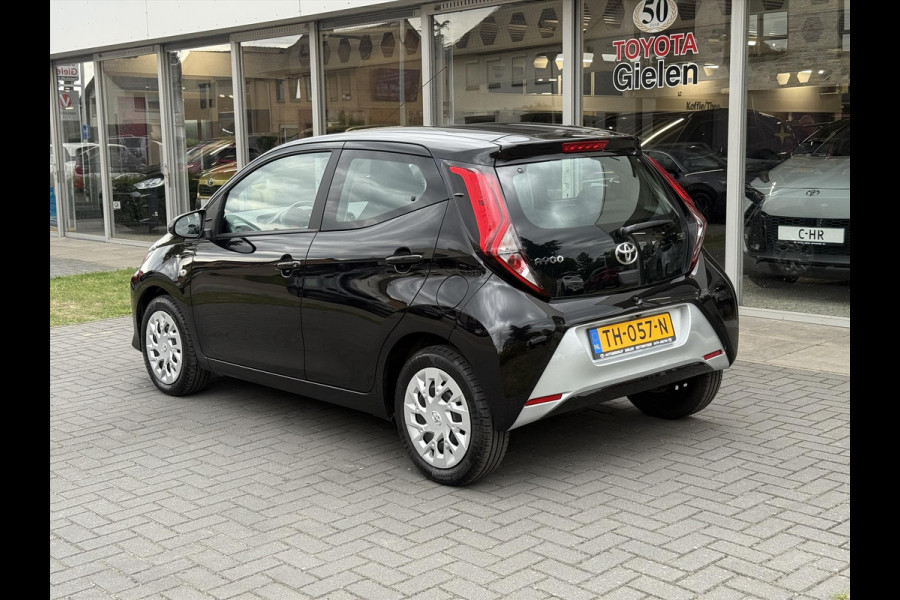 Toyota Aygo 1.0 VVT-i X-Play Automaat | Eerste eigenaar, Apple CarPlay/Android Auto, Parkeercamera, Airco, In hoogte verstelbare stoel