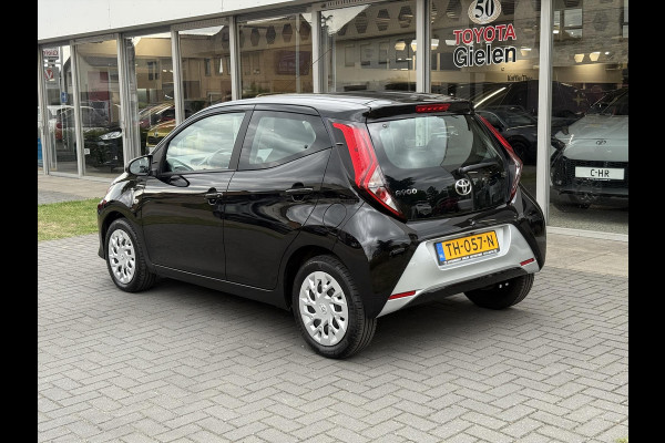 Toyota Aygo 1.0 VVT-i X-Play Automaat | Eerste eigenaar, Apple CarPlay/Android Auto, Parkeercamera, Airco, In hoogte verstelbare stoel