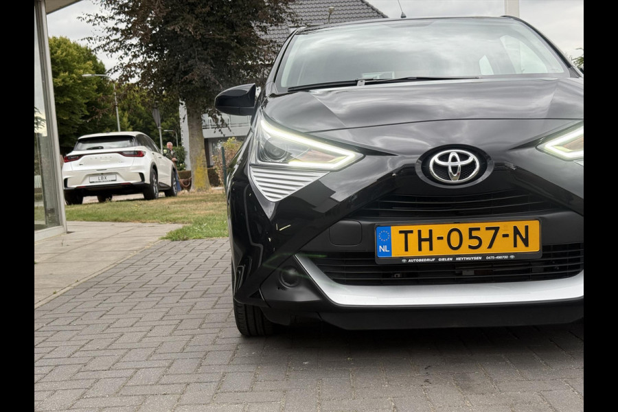 Toyota Aygo 1.0 VVT-i X-Play Automaat | Eerste eigenaar, Apple CarPlay/Android Auto, Parkeercamera, Airco, In hoogte verstelbare stoel