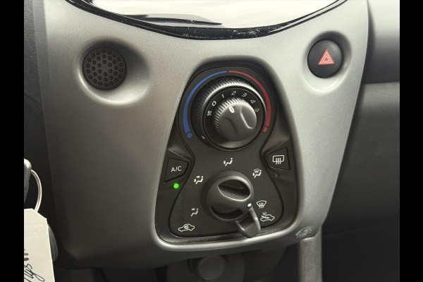Toyota Aygo 1.0 VVT-i X-Play Automaat | Eerste eigenaar, Apple CarPlay/Android Auto, Parkeercamera, Airco, In hoogte verstelbare stoel