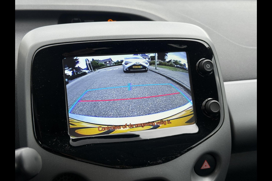 Toyota Aygo 1.0 VVT-i X-Play Automaat | Eerste eigenaar, Apple CarPlay/Android Auto, Parkeercamera, Airco, In hoogte verstelbare stoel