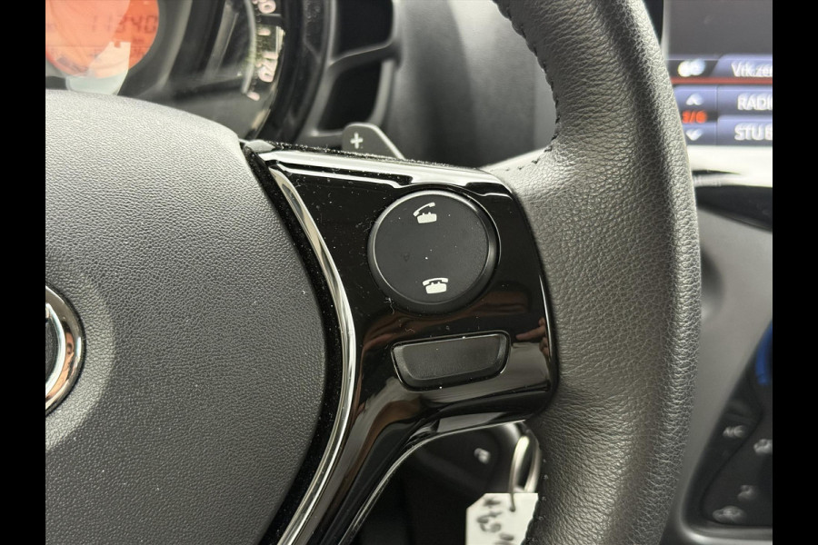 Toyota Aygo 1.0 VVT-i X-Play Automaat | Eerste eigenaar, Apple CarPlay/Android Auto, Parkeercamera, Airco, In hoogte verstelbare stoel