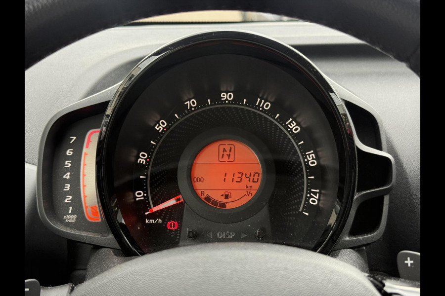 Toyota Aygo 1.0 VVT-i X-Play Automaat | Eerste eigenaar, Apple CarPlay/Android Auto, Parkeercamera, Airco, In hoogte verstelbare stoel