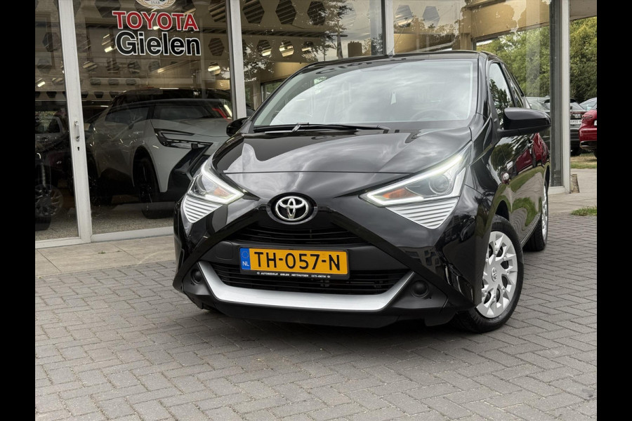 Toyota Aygo 1.0 VVT-i X-Play Automaat | Eerste eigenaar, Apple CarPlay/Android Auto, Parkeercamera, Airco, In hoogte verstelbare stoel
