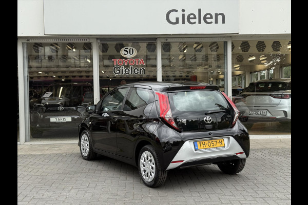 Toyota Aygo 1.0 VVT-i X-Play Automaat | Eerste eigenaar, Apple CarPlay/Android Auto, Parkeercamera, Airco, In hoogte verstelbare stoel