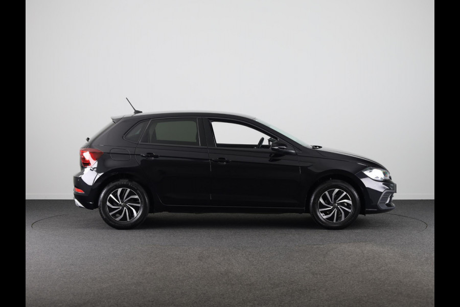 Volkswagen Polo 1.0 TSI Life Edition 95 pk | Verlengde garantie | Navigatie via App | Parkeersensoren achter | Achteruitrijcamera | Adaptieve cruise control | Apple Carplay/Android Auto |