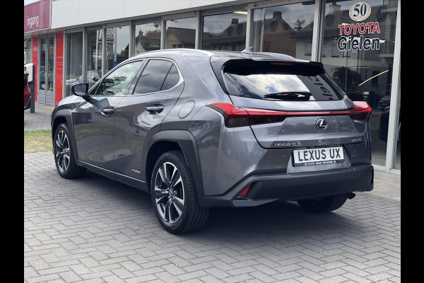 Lexus UX 250h Preference Line | 18inch, Dodehoekherkenning, Keyless, Parkeersensoren, Stoel + Stuurverwarming, Apple CarPlay/Android Auto