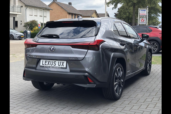 Lexus UX 250h Preference Line | 18inch, Dodehoekherkenning, Keyless, Parkeersensoren, Stoel + Stuurverwarming, Apple CarPlay/Android Auto