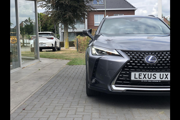 Lexus UX 250h Preference Line | 18inch, Dodehoekherkenning, Keyless, Parkeersensoren, Stoel + Stuurverwarming, Apple CarPlay/Android Auto