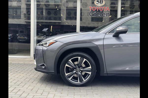 Lexus UX 250h Preference Line | 18inch, Dodehoekherkenning, Keyless, Parkeersensoren, Stoel + Stuurverwarming, Apple CarPlay/Android Auto