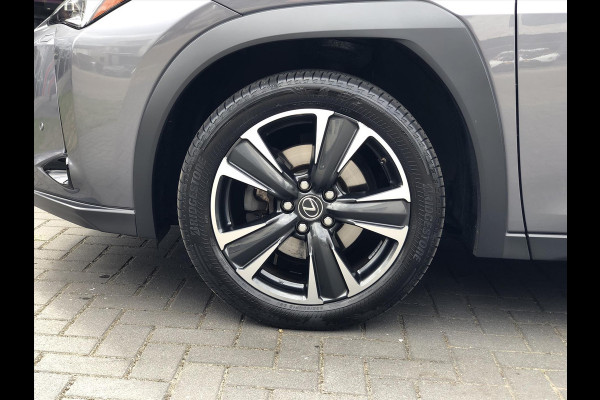 Lexus UX 250h Preference Line | 18inch, Dodehoekherkenning, Keyless, Parkeersensoren, Stoel + Stuurverwarming, Apple CarPlay/Android Auto