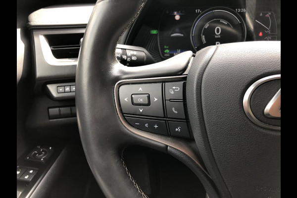 Lexus UX 250h Preference Line | 18inch, Dodehoekherkenning, Keyless, Parkeersensoren, Stoel + Stuurverwarming, Apple CarPlay/Android Auto