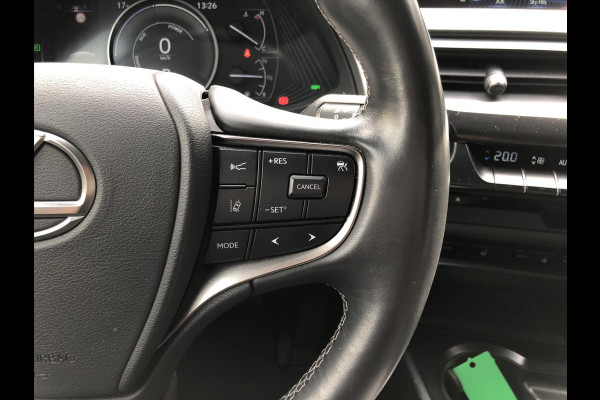 Lexus UX 250h Preference Line | 18inch, Dodehoekherkenning, Keyless, Parkeersensoren, Stoel + Stuurverwarming, Apple CarPlay/Android Auto