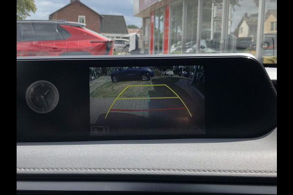 Lexus UX 250h Preference Line | 18inch, Dodehoekherkenning, Keyless, Parkeersensoren, Stoel + Stuurverwarming, Apple CarPlay/Android Auto