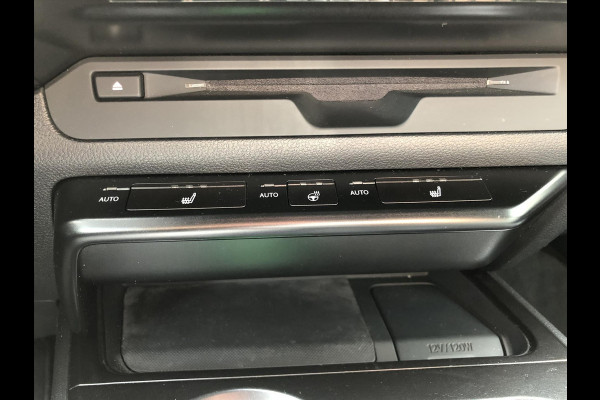 Lexus UX 250h Preference Line | 18inch, Dodehoekherkenning, Keyless, Parkeersensoren, Stoel + Stuurverwarming, Apple CarPlay/Android Auto