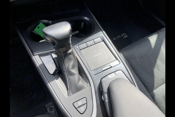 Lexus UX 250h Preference Line | 18inch, Dodehoekherkenning, Keyless, Parkeersensoren, Stoel + Stuurverwarming, Apple CarPlay/Android Auto