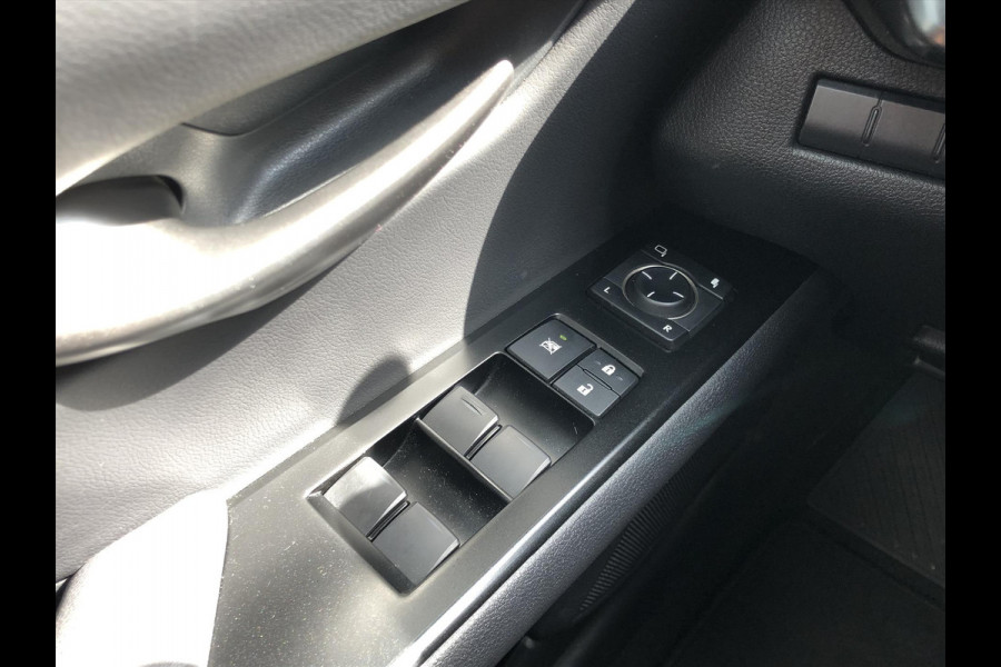 Lexus UX 250h Preference Line | 18inch, Dodehoekherkenning, Keyless, Parkeersensoren, Stoel + Stuurverwarming, Apple CarPlay/Android Auto