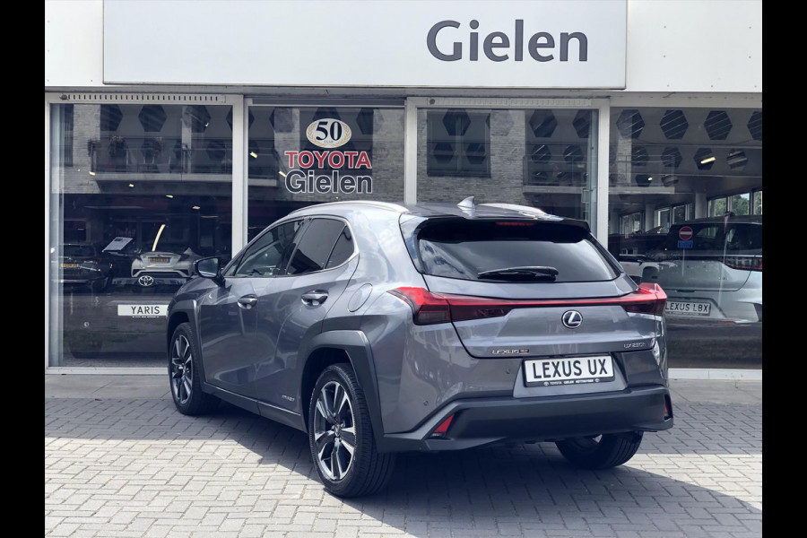 Lexus UX 250h Preference Line | 18inch, Dodehoekherkenning, Keyless, Parkeersensoren, Stoel + Stuurverwarming, Apple CarPlay/Android Auto