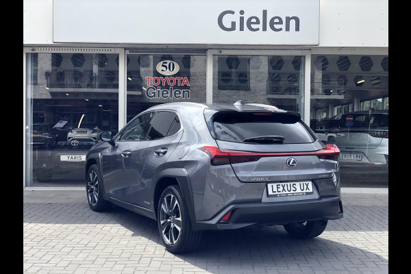 Lexus UX 250h Preference Line | 18inch, Dodehoekherkenning, Keyless, Parkeersensoren, Stoel + Stuurverwarming, Apple CarPlay/Android Auto