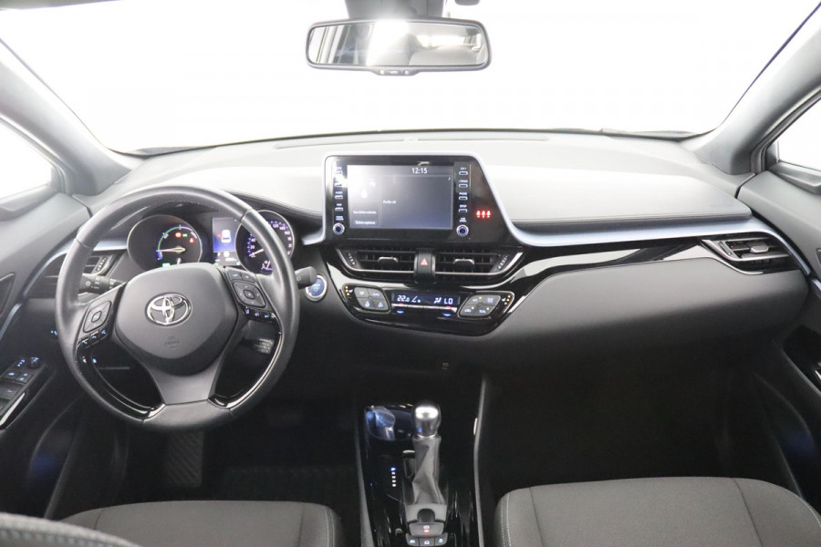 Toyota C-HR 1.8 HYBRID STYLE BI-TONE AUTOMAAT GARANTIE 2-2032 HALF LEDER. CARPLAY NAVI. 18 INCH .PDC V+A. CAMERA.