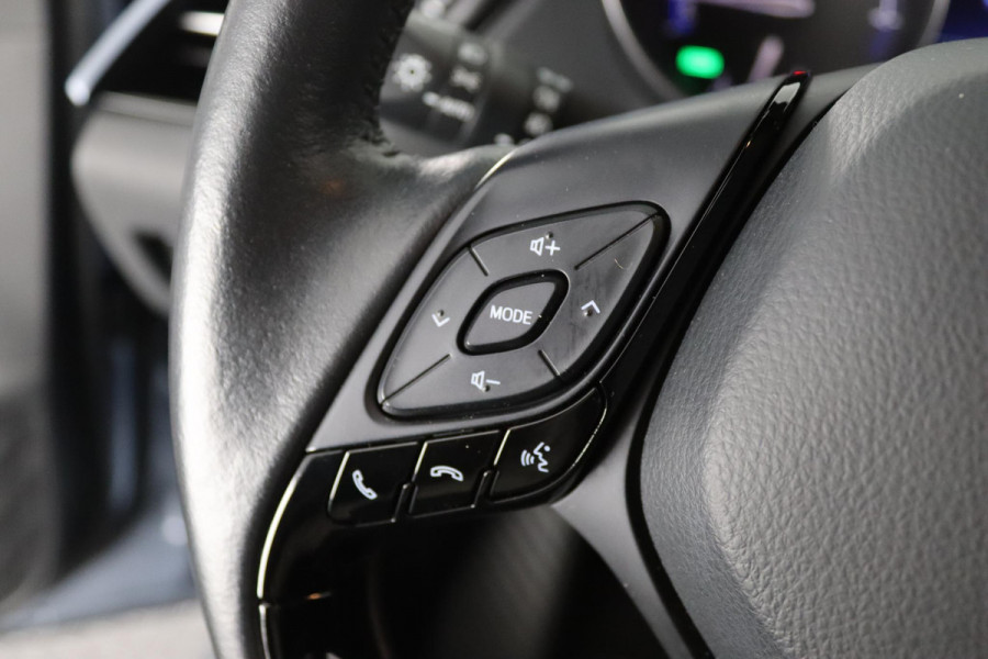 Toyota C-HR 1.8 HYBRID STYLE BI-TONE AUTOMAAT GARANTIE 2-2032 HALF LEDER. CARPLAY NAVI. 18 INCH .PDC V+A. CAMERA.