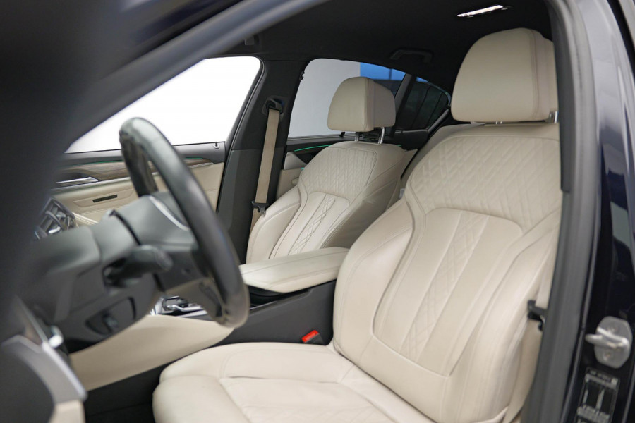 BMW 5 Serie 530e xDrive iPerformance High Executive |M-Pakket|Memory|Camera|