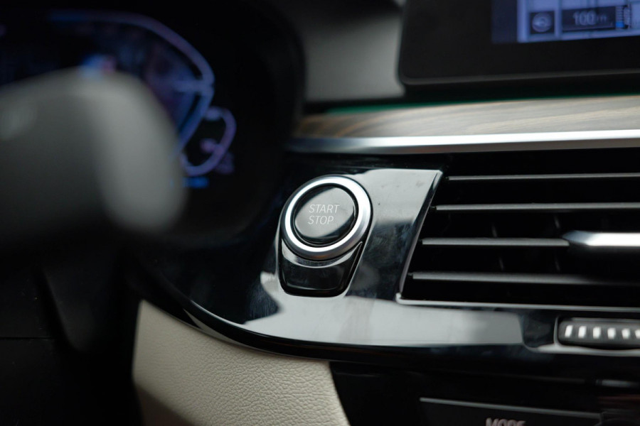 BMW 5 Serie 530e xDrive iPerformance High Executive |M-Pakket|Memory|Camera|