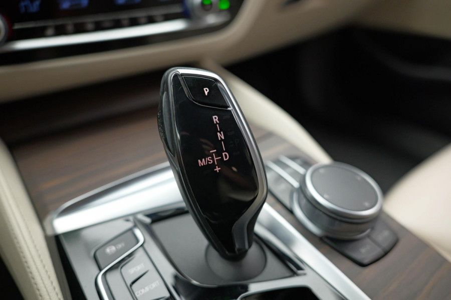 BMW 5 Serie 530e xDrive iPerformance High Executive |M-Pakket|Memory|Camera|