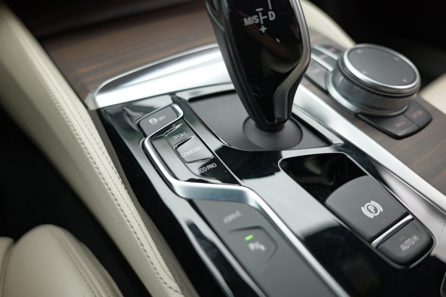 BMW 5 Serie 530e xDrive iPerformance High Executive |M-Pakket|Memory|Camera|