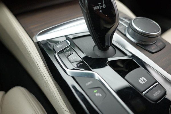 BMW 5 Serie 530e xDrive iPerformance High Executive |M-Pakket|Memory|Camera|
