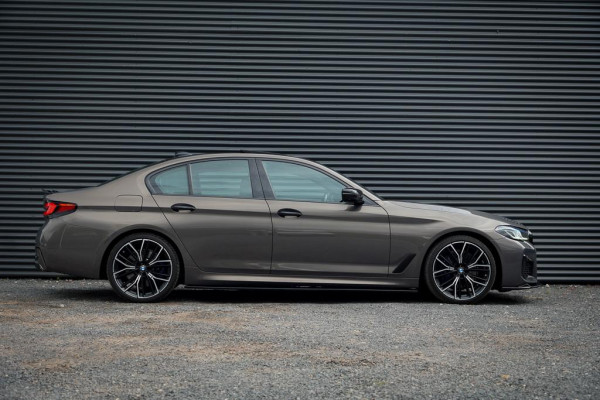 BMW 5 Serie 530i High Executive Edition / M-Sport / Laser / M-Stoelen / Schuifdak / Adaptive Cruise
