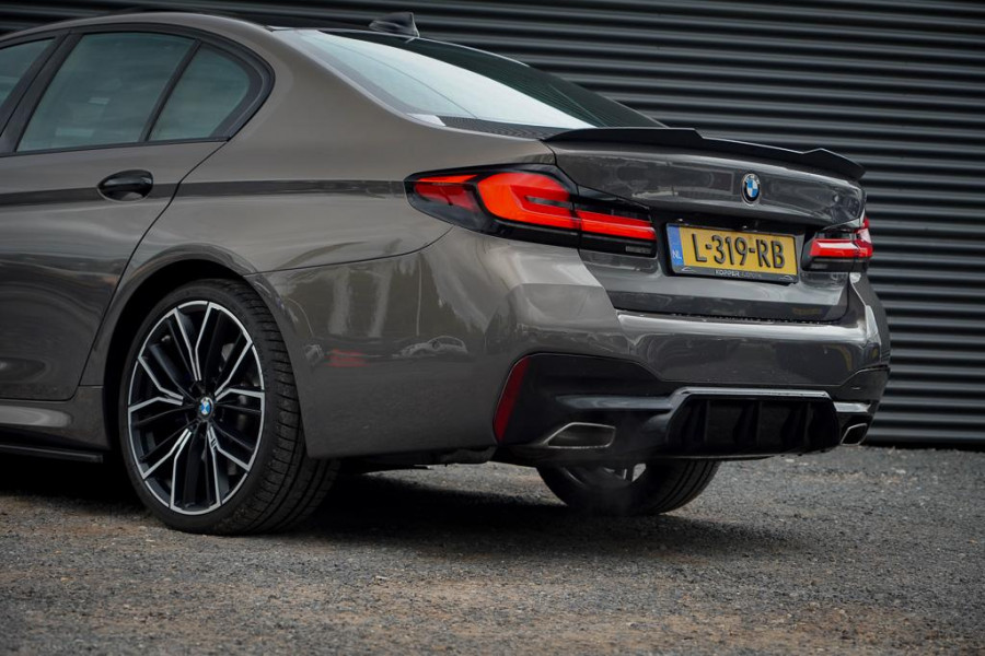 BMW 5 Serie 530i High Executive Edition / M-Sport / Laser / M-Stoelen / Schuifdak / Adaptive Cruise