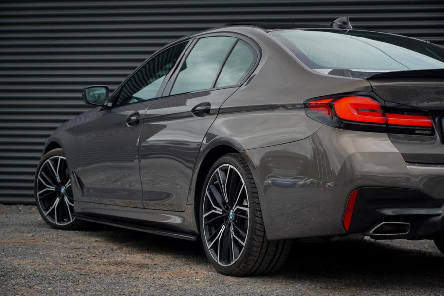 BMW 5 Serie 530i High Executive Edition / M-Sport / Laser / M-Stoelen / Schuifdak / Adaptive Cruise