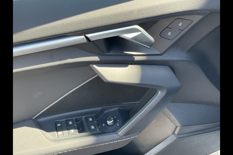 Audi A3 Sportback 30 TFSI (2xS-Line) S edition Carplay Trekhaak Uitstraling