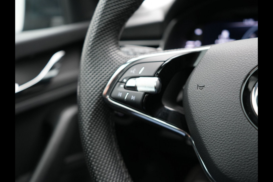 Škoda Kamiq 1.0 TSI Sport Business 110pk DSG | Panodak | RS Sportstoelen Verwarmd | Trekhaak Afn. | Chrystal LED |  Camera | Apple Carplay | 18"L.M | Keyless | Virtual | LED |