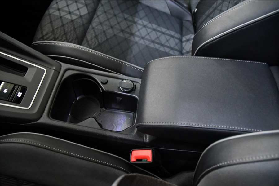 Volkswagen Golf 1.5 eTSI R-Line Head up/H&K/Side-assist
