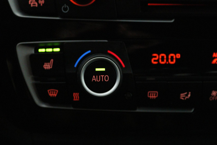 BMW 3-serie Gran Turismo 320i High Executive (STOELVERWARMING, ACHTERUITRIJCAMERA, PARKEERSENSOREN, CRUISE CONTROL, LEER)