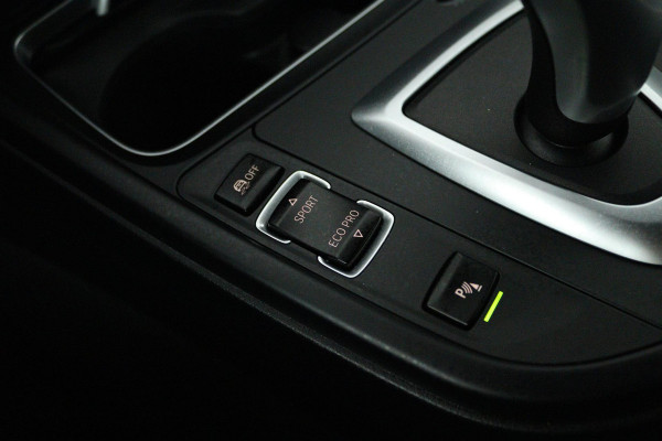 BMW 3-serie Gran Turismo 320i High Executive (STOELVERWARMING, ACHTERUITRIJCAMERA, PARKEERSENSOREN, CRUISE CONTROL, LEER)