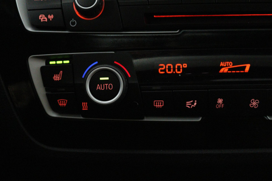 BMW 1-serie 118i Corporate Lease High Executive (PANORAMADAK, STOELVERWARMING, AUTOMAAT, CRUISE CONTROL, SENSOREN, DEALER ONDERH)